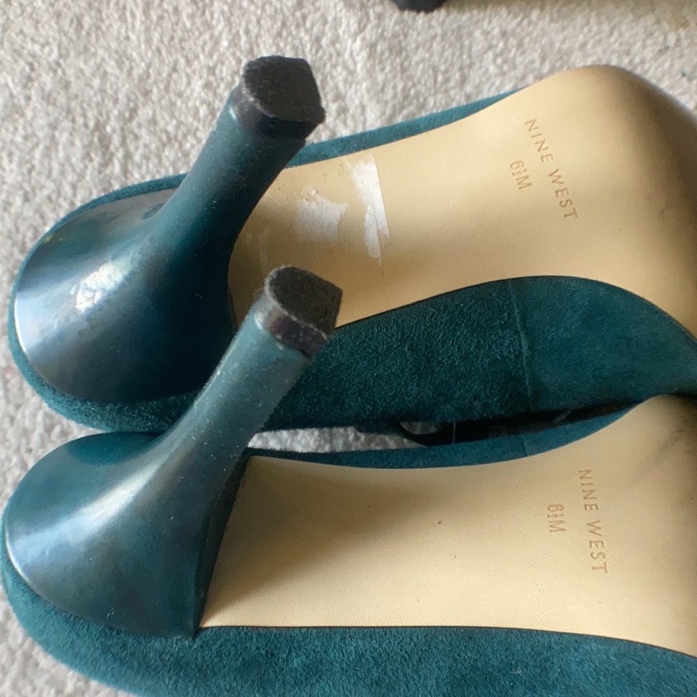 Vintage Nine West suede heels - Picture 6 of 6